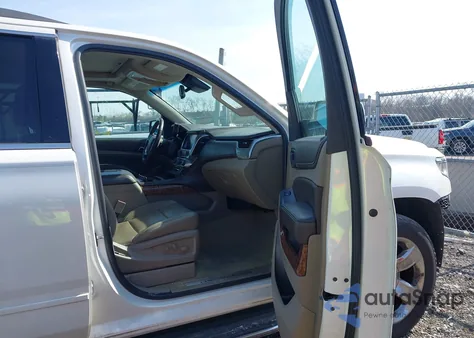 2017 Chevrolet Suburban Premier z USA, uszkodzony, nr VIN 1GNSCJKC2HR258693